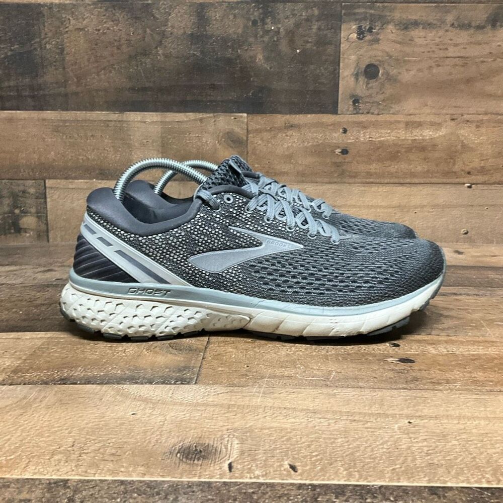Brooks men’s Size 10 Ghost 11 Running Shoes Grey Athletic Comfort Sneakers